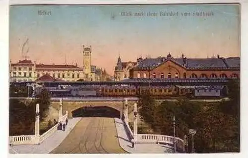 50821 Ak Erfurt Blick nach dem Bahnhof vom Stadtpark 1914