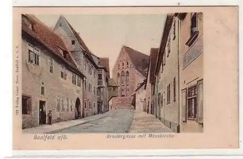 50597 Ak Saalfeld a.S. Brudergasse mit Münskirche um 1900