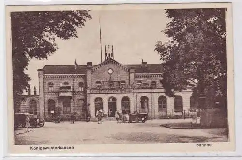 88560 Ak Königswusterhausen Bahnhof mit Autos davor 1930