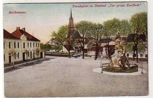 37451 Ak Rathenow Paradeplatz mit Denkmal 1914