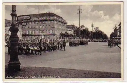 08392 Ak Berlin Ablösung der Wache Pariser Platz um1935