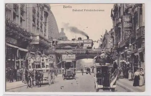 79642 AK Berlin - Bahnhof Friedrichstrasse mit Dampflokomotive & Bussen