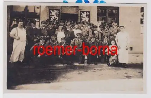 84718 Foto Ak München Reichs-Frontsoldatentag 1929 Soldaten u. Wirt vor Gasthaus