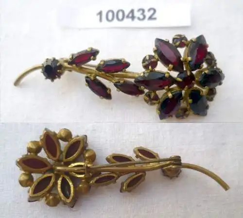 extravagante Granat Brosche in Blumenform um 1930