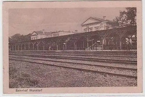 66462 Ak Bahnhof Wunstorf Bahnsteigansicht um 1920