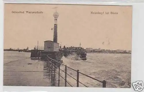 29395 Ak Ostseebad Warnemünde Molenkopf bei Sturm 1919