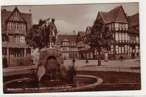 51741 Ak Wolfenbüttel Marktplatz mit Ernst August Brunnen 1926