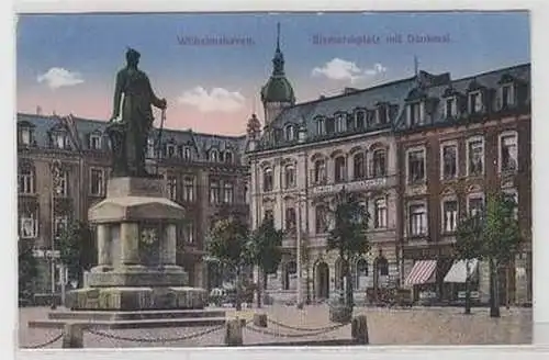 04549 Ak Wilhelmshaven Bismarckplatz mit Denkmal um 1910