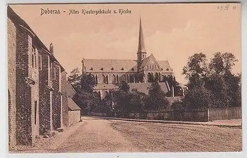 62413 Ak Doberan altes Klostergebäude und Kirche um 1915