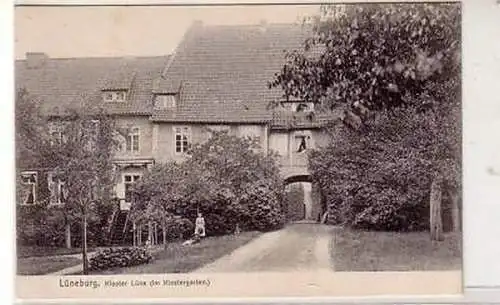 41607 Ak Lüneburg Kloster Lüne im Klostergarten um 1920