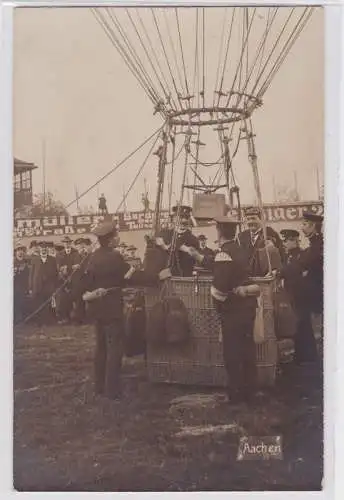 86858 Foto Ak Leipzig Ballonaufstieg um 1910