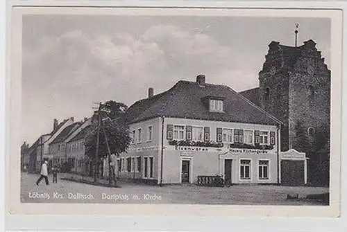 67161 Ak Löbnitz Dorfplatz mit Kirche und Haushaltwarengeschäft 1957