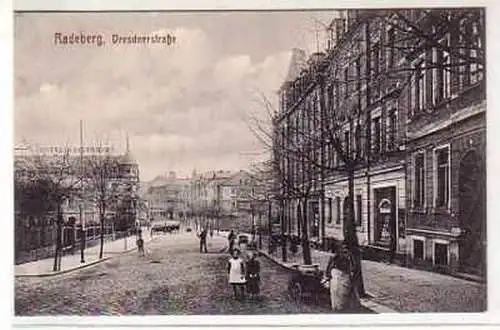 39993 Ak Radeberg Dresdnerstrasse um 1910