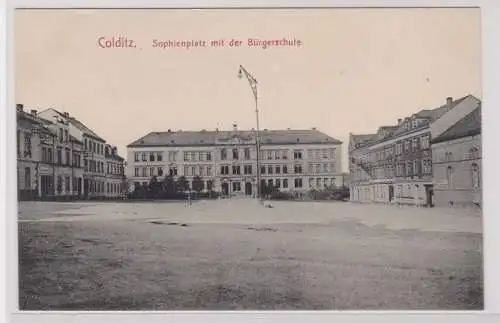 88531 AK Colditz - Sophienplatz mit der Bürgerschule, Kegelbahn & Läden