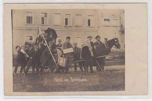 70973 Humor Foto Ak Flucht aus Reiboldsgrün um 1920