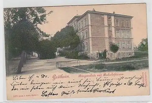 60186 Ak Geithain Bürgerschule mit Bahnhofstrasse handkolor. Künstlerkarte 1902