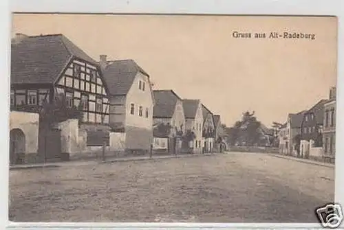 35739 Ak Gruß aus Alt Radeburg Straßenansicht um 1910