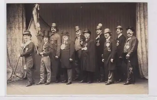 94030 Foto AK Männergesangsverein mit Fahne Olbernhau um 1935