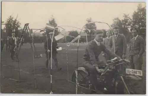 92620 Foto Ak Penig Motorrad Geschicklichkeitsfahrt um 1920