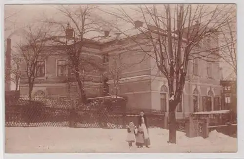 92025 Foto Ak Auerbach im Vogtland Wohnhaus im Winter um 1920