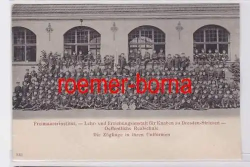 81372 Ak Dresden-Striessen Freimaurerinstitut Zöglinge in ihren Uniformen um1900