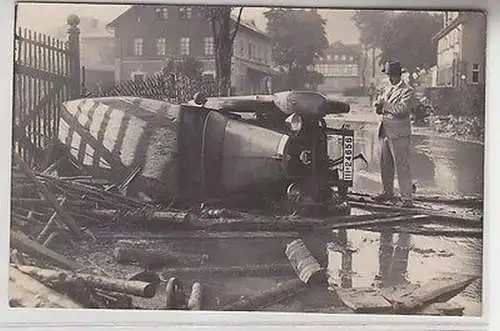 65881 Foto Ak verunglücktes Automobil in Hohndorf ? Sachsen um 1925