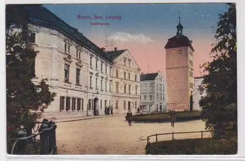 94472 Ak Borna (Bez. Leipzig) Dinterplatz Straßenansicht mit Reichstor um 1920