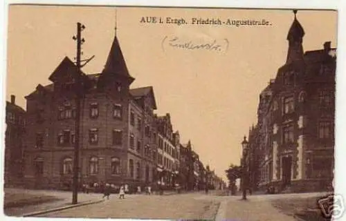 15042 Ak Aue im Erzgeb. Friedrich August Straße um 1920