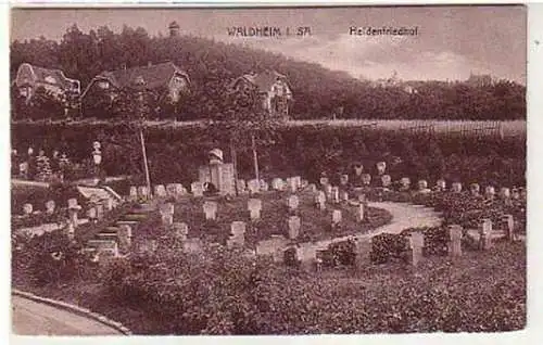 36415 Ak Waldheim in Sachsen Heldenfriedhof um 1920