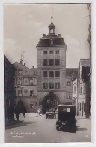 19572 Foto Ak Borna (Bez. Leiptig) Straßenansicht mit Reichstor um 1930