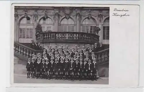 38134 Ak Dresdner Kreuzchor im Zwinger Dresden um 1940