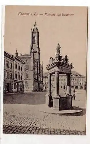 41558 Ak Kamenz in Sa. Rathaus mit Brunnen um 1920