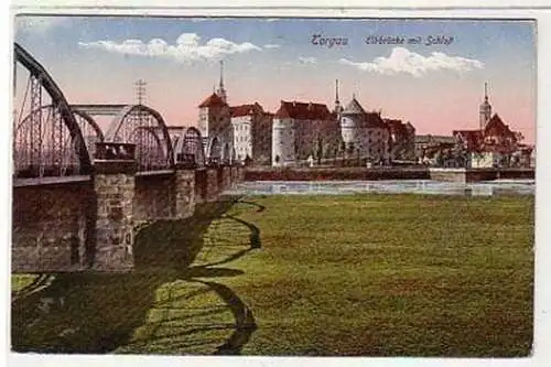 36254 Ak Torgau Elbbrücke mit Schloß um 1910