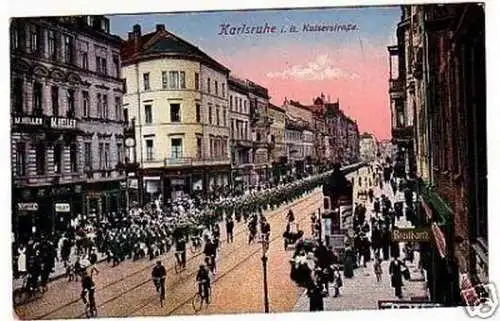 29276 Ak Karlsruhe in Baden Kaiserstrasse Parade 1917