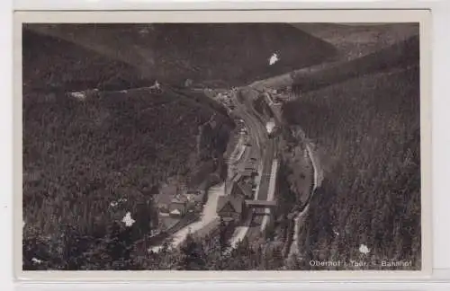 03957 Ak Oberhof - Totalansicht vom Bahnhof mit Wald 1930