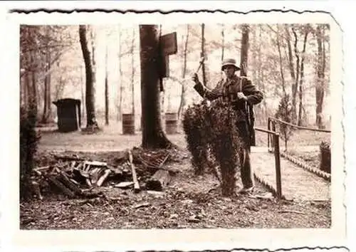 58368 Original Foto Handgranatenwerfer in Deckung im 2. Weltkrieg