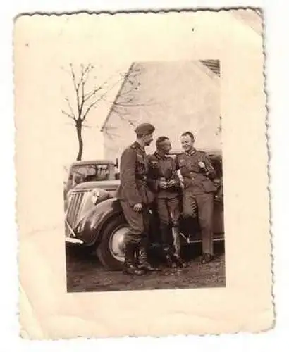 Original Foto St. Ingbert 3 Soldaten mit PKW 2. Weltkrieg