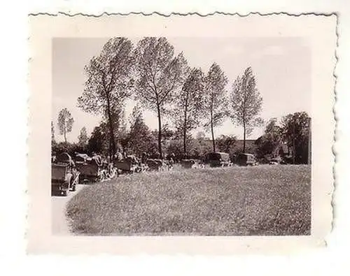 39837 Original Foto Deutsche Fahrzeugkolonne in Frankreich im 2. Weltkrieg