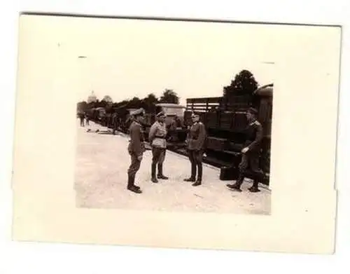 46423 Original Foto Fahrzeuge Lkw auf Güterzug verladen 2. Weltkrieg