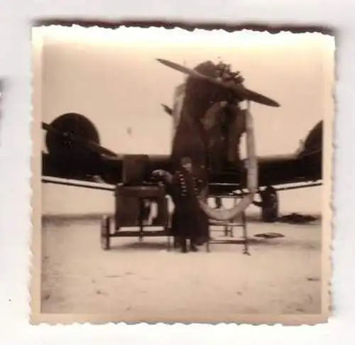 15073 Original Foto Flugzeug arbeiten am Mittelmotor in Russland 1942