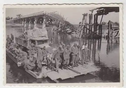 25436 Foto zerstörte Eisenbahnbrücke 2. Weltkrieg