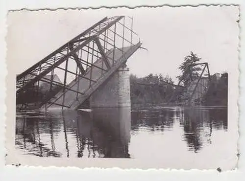 34875 Foto gesprengte Brücke bei Compiehne Aisne 1940