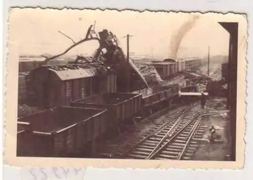 44922 Foto zerstörte Eisenbahn Zug 2. Weltkrieg