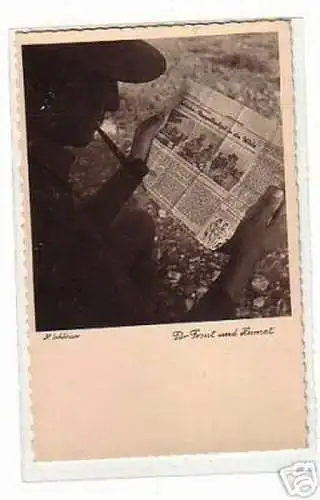 00250 Foto Afrikafeldzug Soldat liest Zeitung um 1942