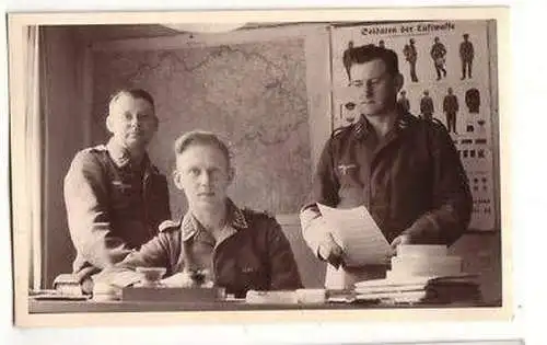 02956 Foto Ak Soldaten der Luftwaffe Büro 2. Weltkrieg