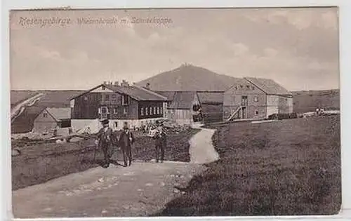 51087 Ak Riesengebirge Wiesenbaude mit Schneekoppe um 1910