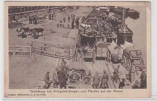 62692 Feldpost Ak Verladung von Kriegsfahrzeugen und Pferden auf der Memel 1917