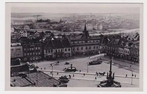 82105 AK Deutsch-Brod (Havlíckuv Brod) - Marktplatz m. Denkmal & Geschäften 1945