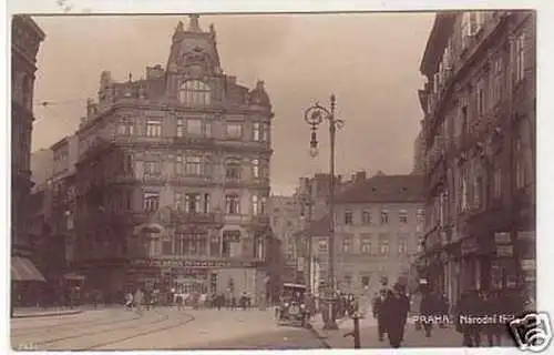 31149 Foto Ak Prag Straßenansicht mit Bank um 1930