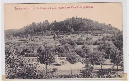 19818 Ak Trautenau in Böhmen Stadtpark mit Kapellenberg um 1930